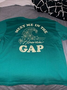 GAP Men’s Green 'Meet Me in the GAP Hawaii' Tee
